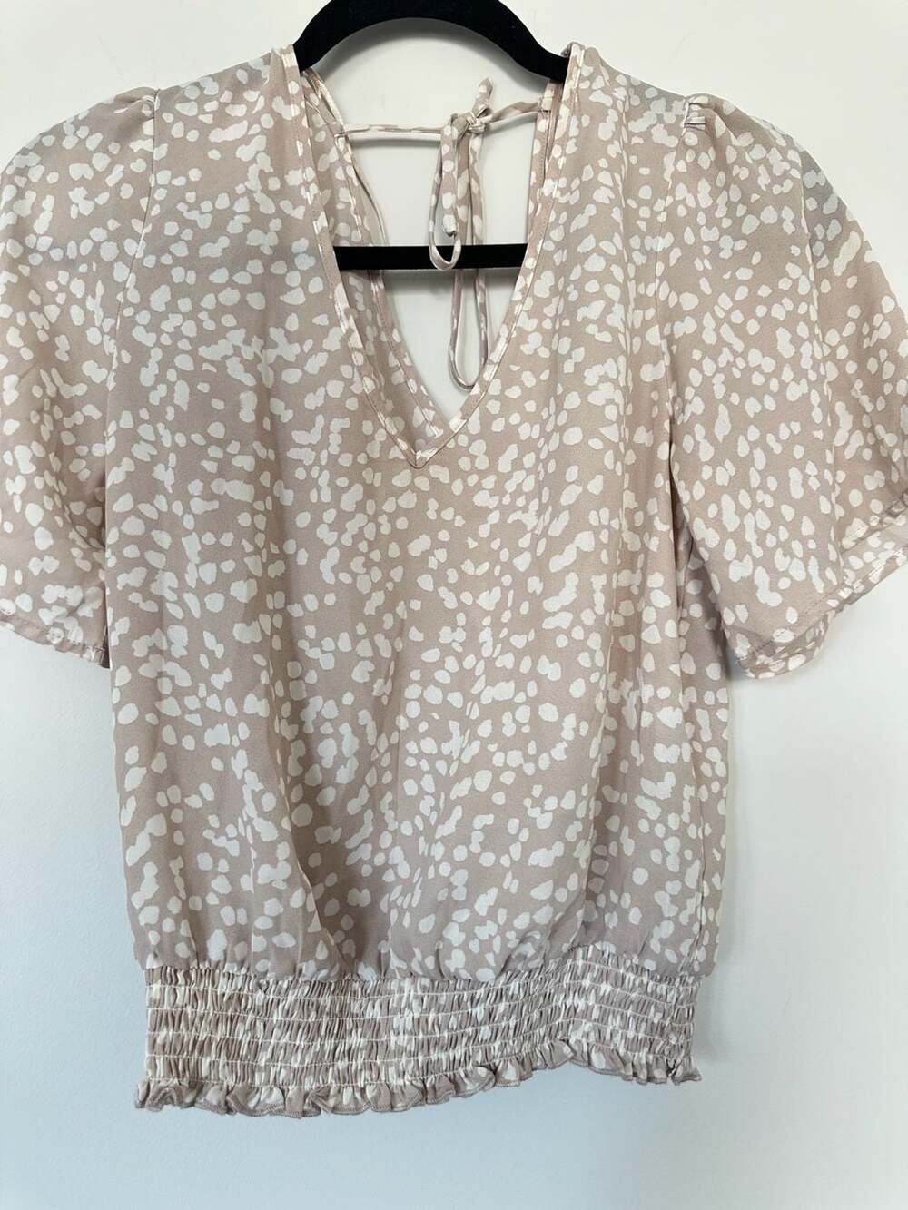 Nine Britton Women's Beige and White Polka Dot Short Puff Sleeve Smocked Waist B